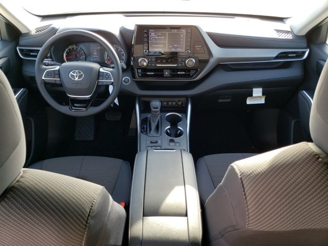 2020 White Toyota highlander interior | Evolution Leasing